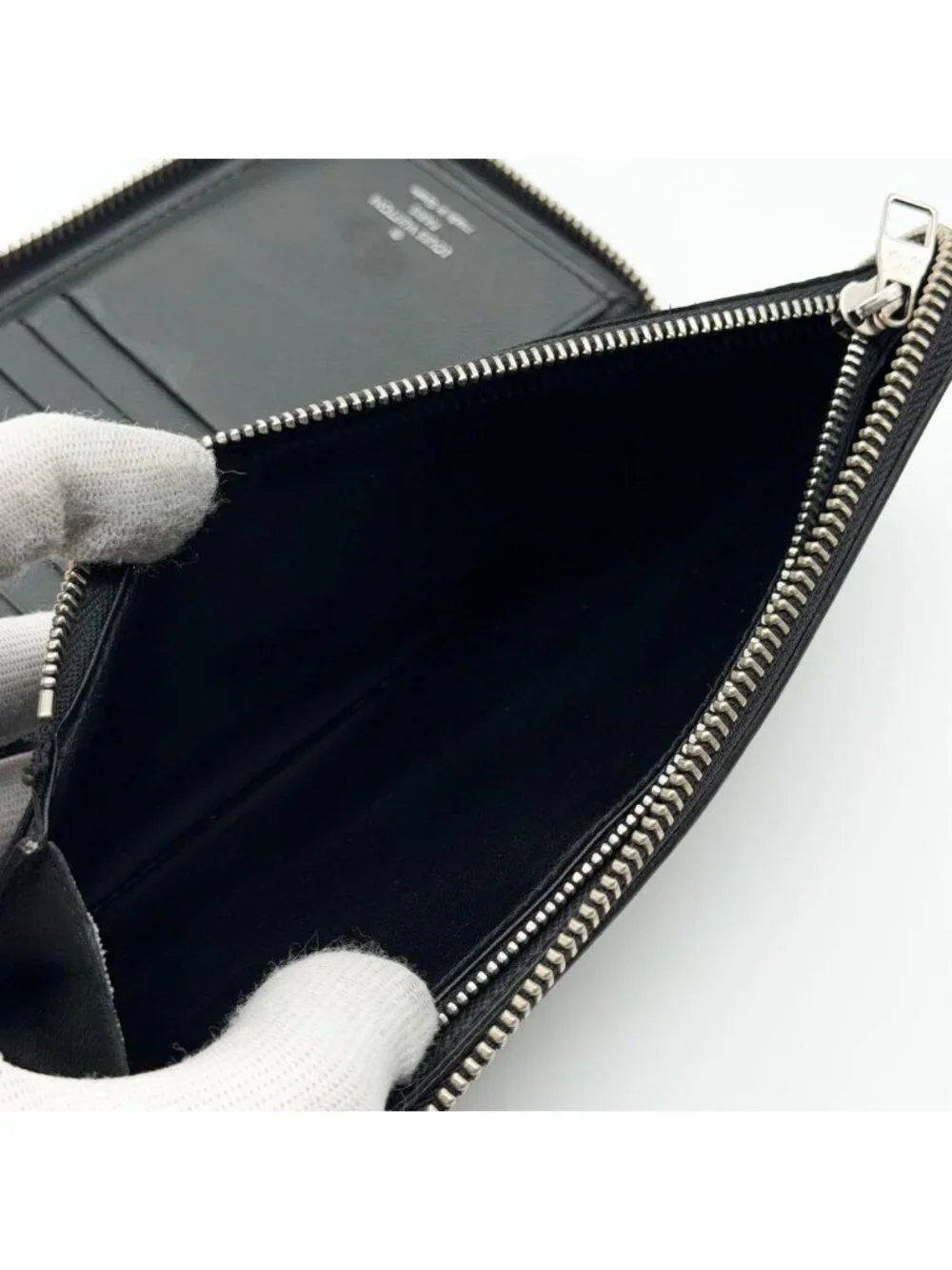 Louis Vuitton Zippy Wallet Vertical Taiga Black Round